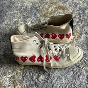 Converse Comme de garçon play: High-Top Sneakers with Red Heart Pattern
